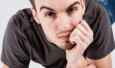 Mężczyzna pragnie naturalnie powiększyć swojego penisa